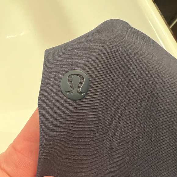 Lululemon ABC shorts blue size 30 and length 9 - Picture 3 of 3